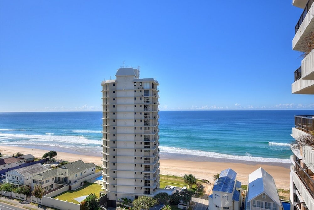 Main Beach Vacations - Bougainvillea Luxury Apartments - Property Image 1
