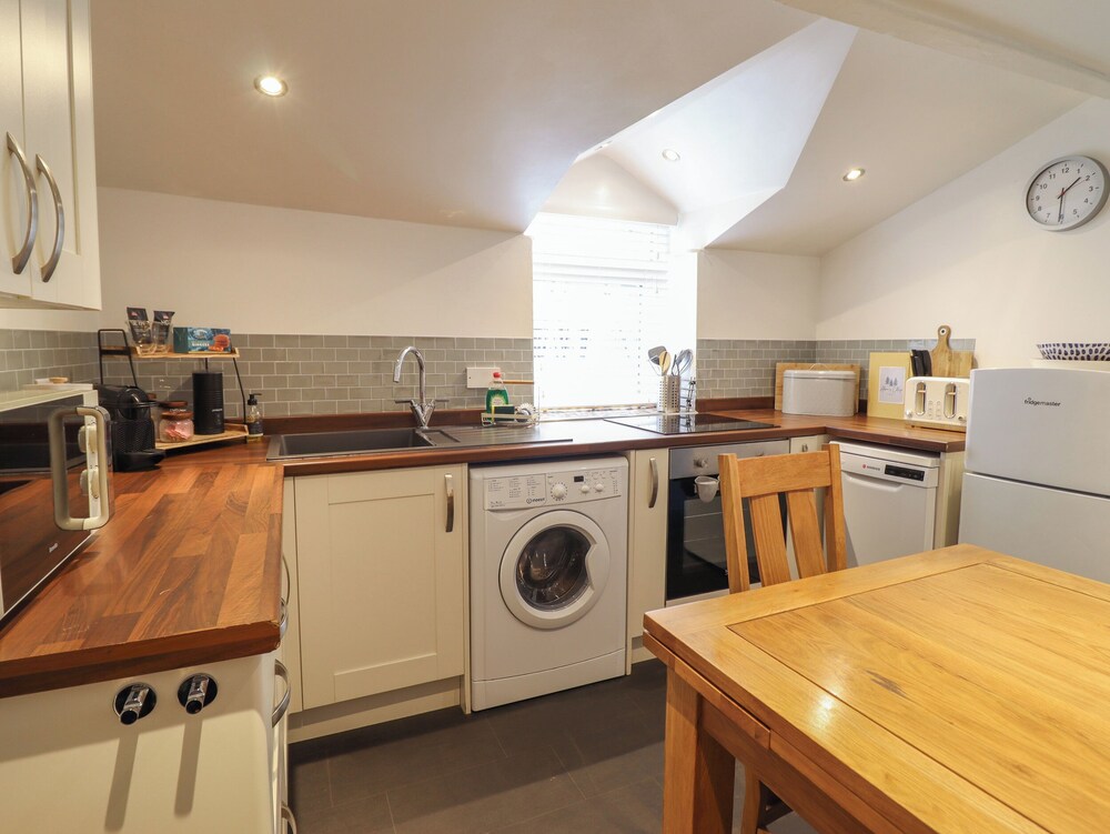 Arthurs Cottage view 3