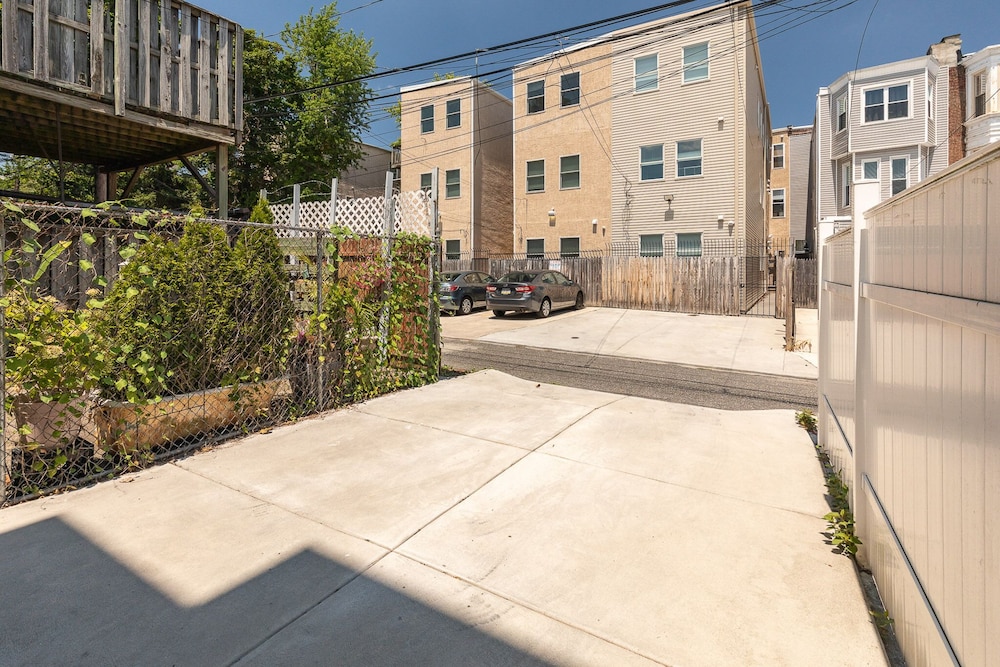 Trendy Fairmount Gem Roof Deck view 5