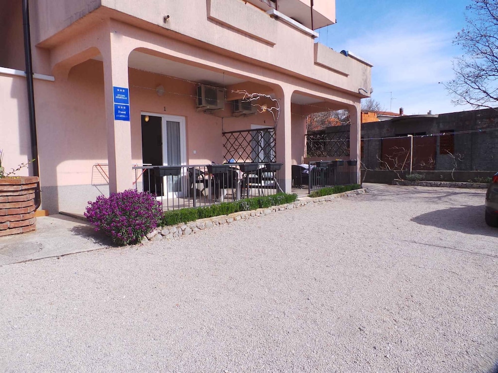 Apartments in Kornic/insel Krk 14471