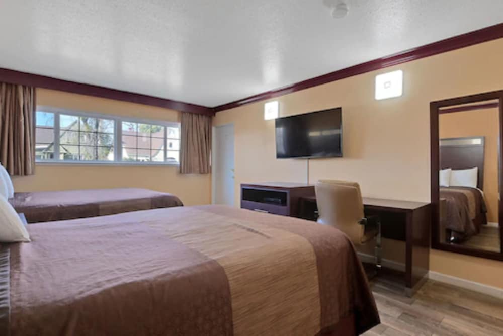 America's Deluxe Inn, photo 26