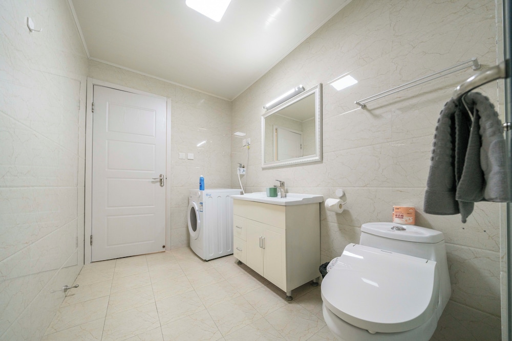 Tyms Elegant 4BR 2BA APT Changning