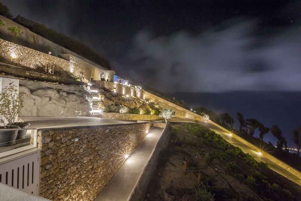 Santorini Heights