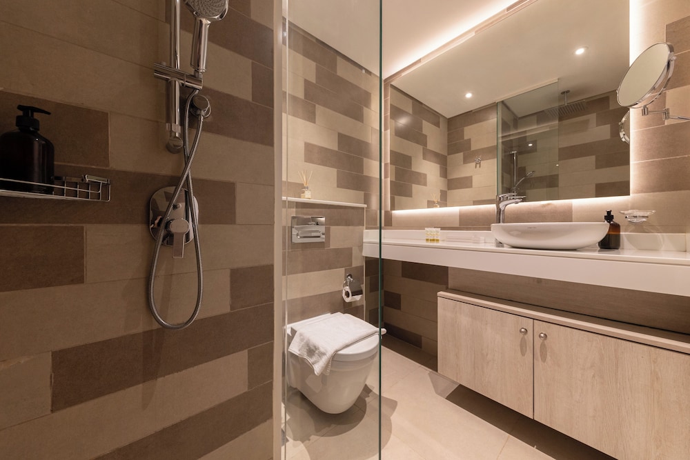 Stylish One-Bedroom Oasis Palm Location