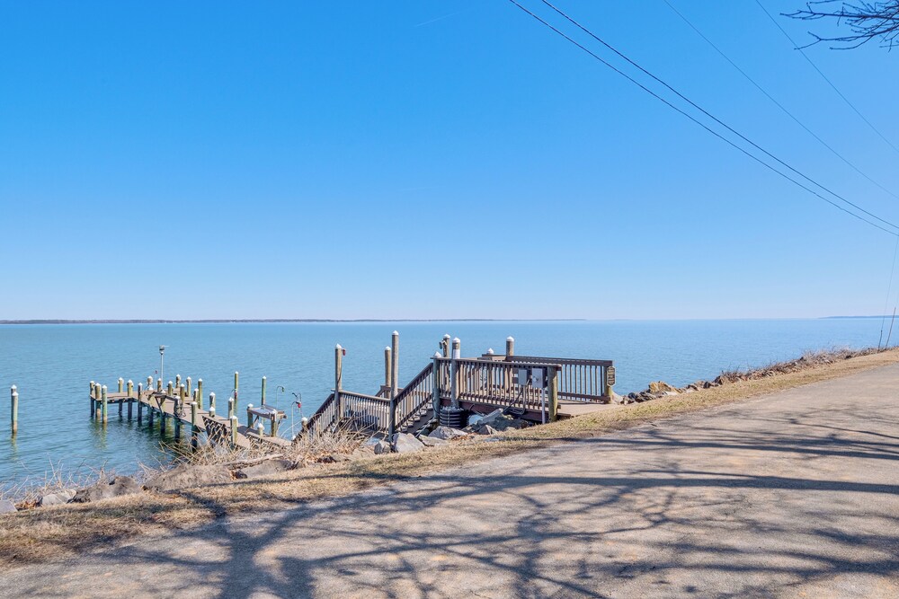 1 Mi to Colonial Beach Boardwalk: Home w/ Fire Pit