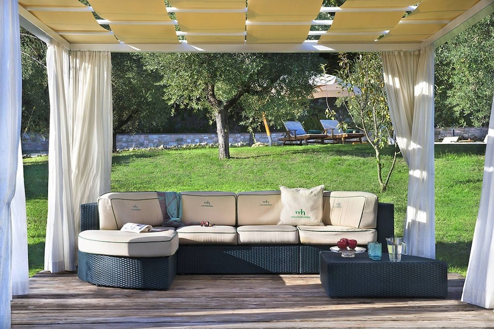Casale Degli Ulivi 12 by Marche Holiday Villas