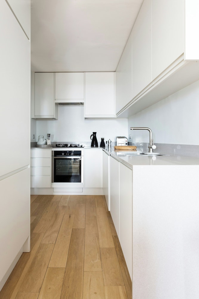 Talbot Road VI by Onefinestay