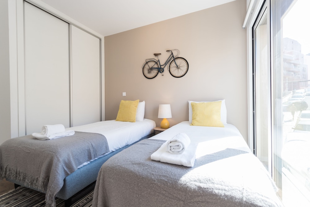 Alfama Lounge Three-Bedroom Apartment w/ River View and Parking - by LU Holidays