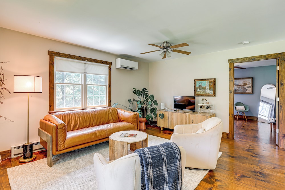 Walk to River: Couples Retreat in Kintnersville!