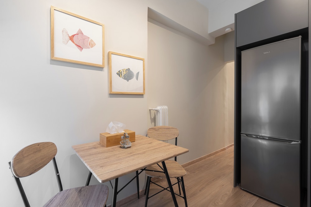 Classic Apartment in Piraeus, walk to Zeas Marina