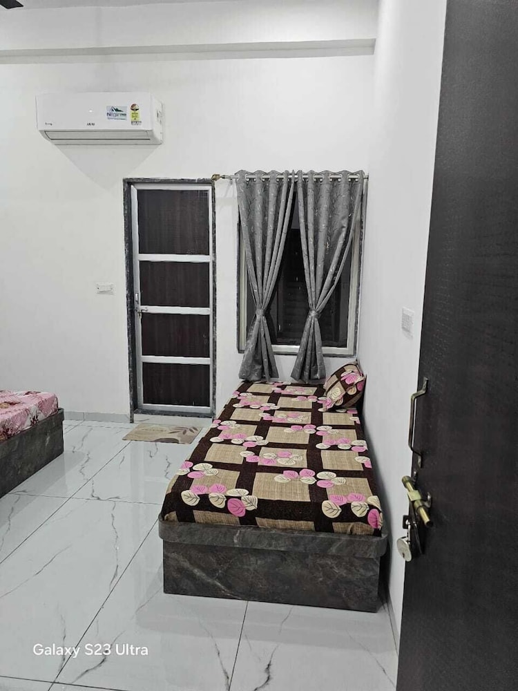 Hotel Virat palace