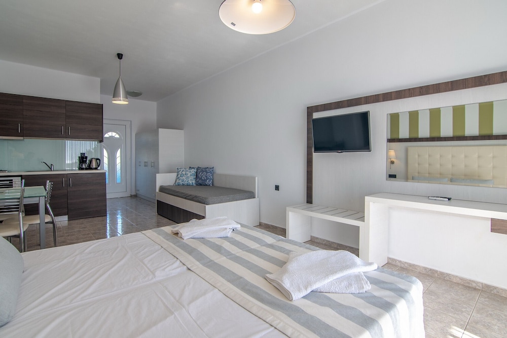 Mythos apartments