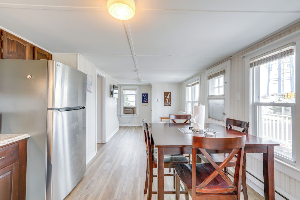 8 Mi Barnegat Lighthouse: Apt w/ Balcony!