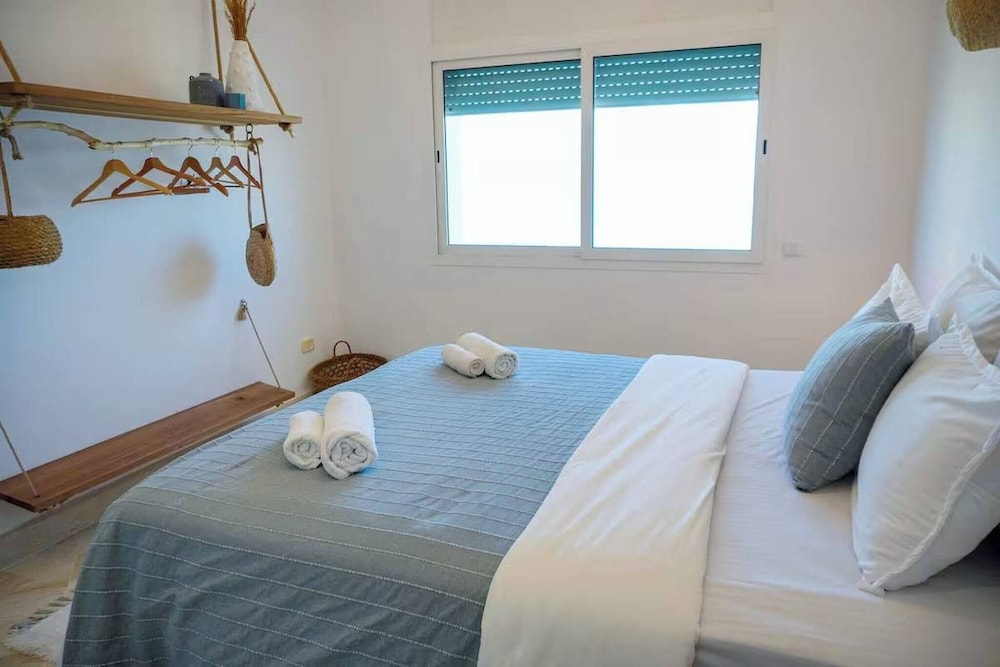 La Vague Bleue Apartment With Feet in the Water