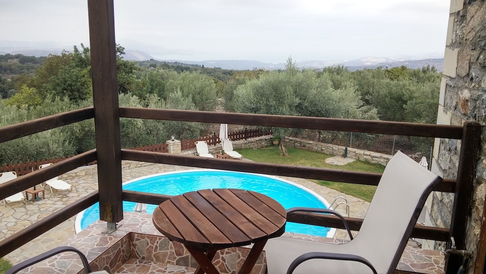 Stratos Villas