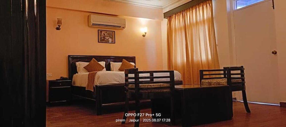 Hotel Glitz