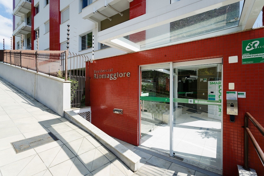 Apartment in the Center With Pool Rri103