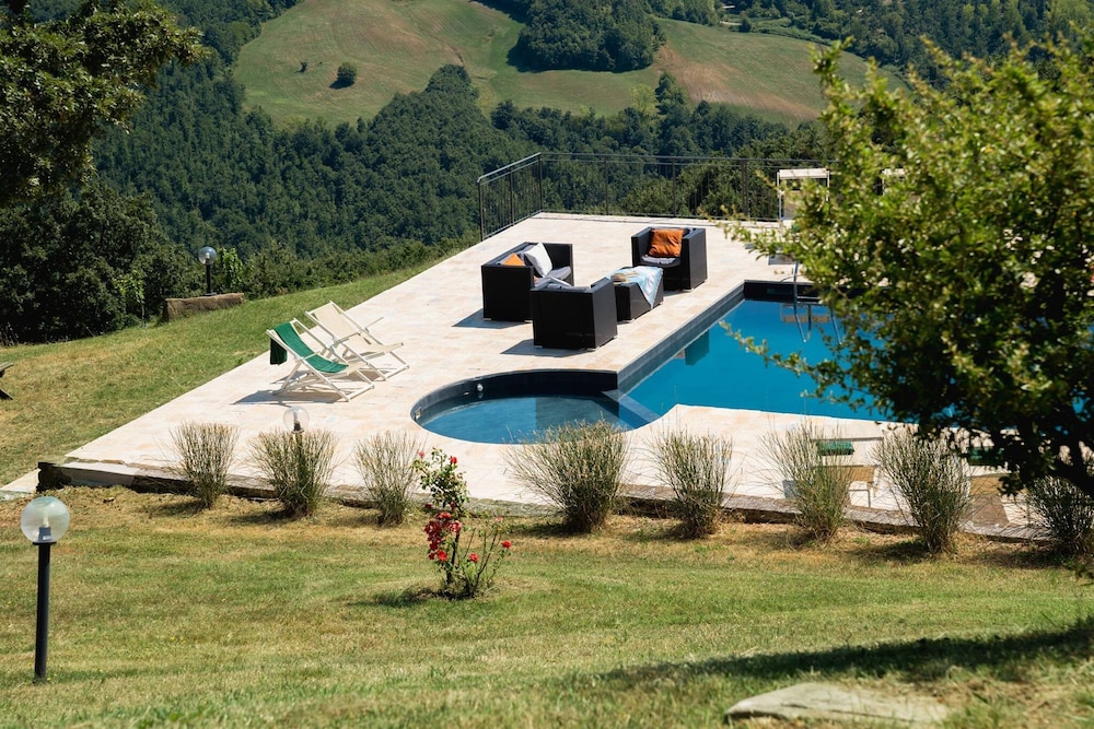 Ca Quattrocchi 10 3 by Marche Holiday Villas