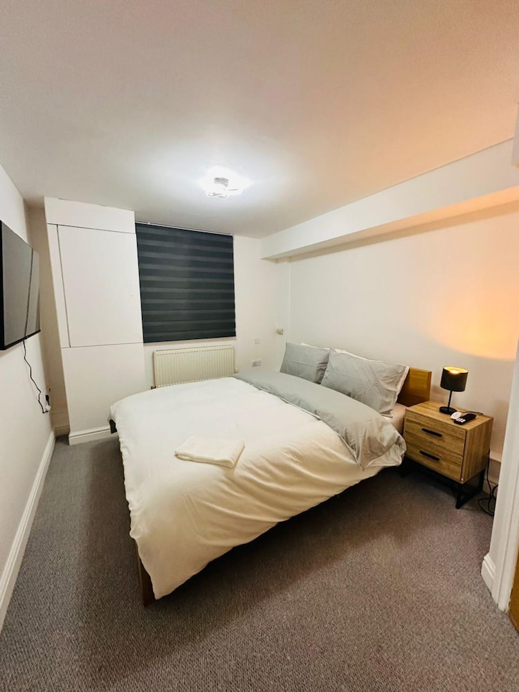 Home Away From Home- City Centre Gem view 2