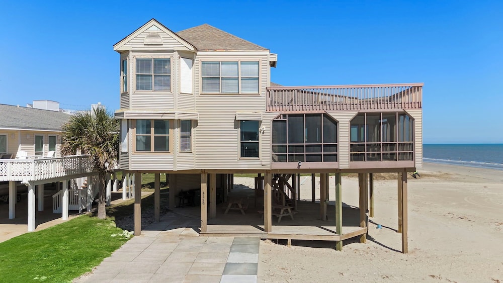 Pirates Beach Retreat by Ryson Vacation Rentals