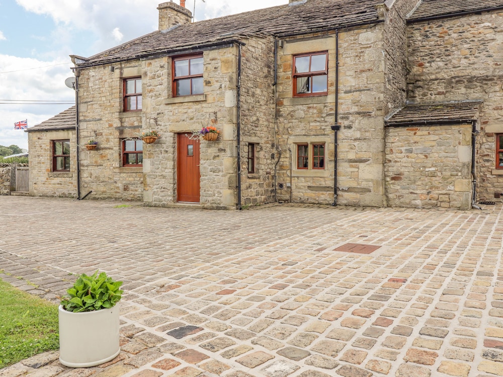 Orcaber Farmhouse