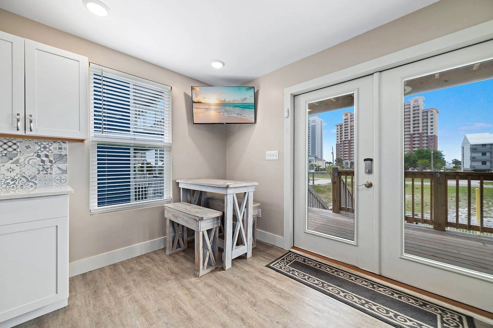 Pipedreams 333 E 4 Bedroom Home