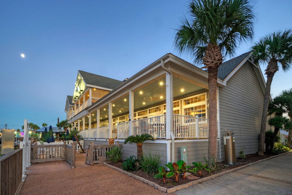 Blue Marlin at Trout Street Balcony w Marina Views Walk to Port A Nightlife