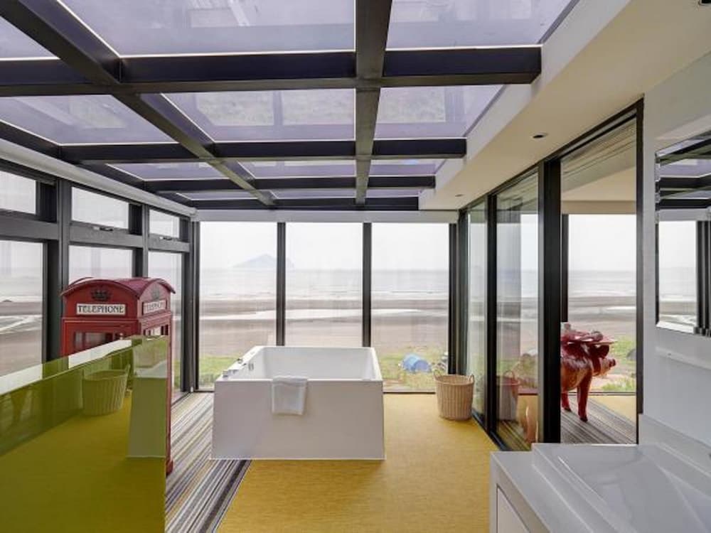 Play Hotel