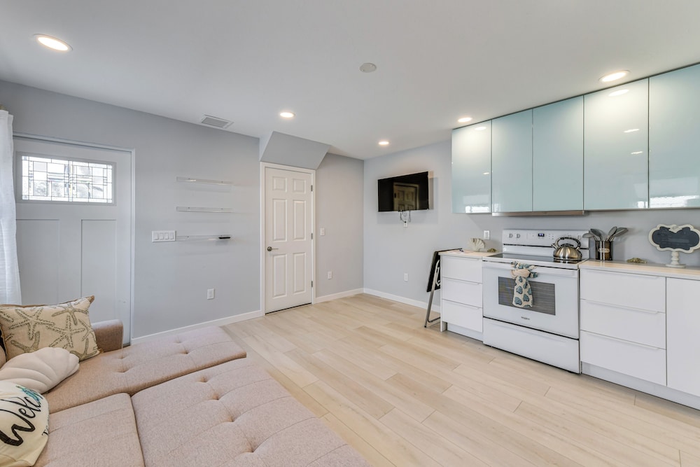 6 Mi to Dtwn: Sarasota Apt w/ Patio & Fire Pit