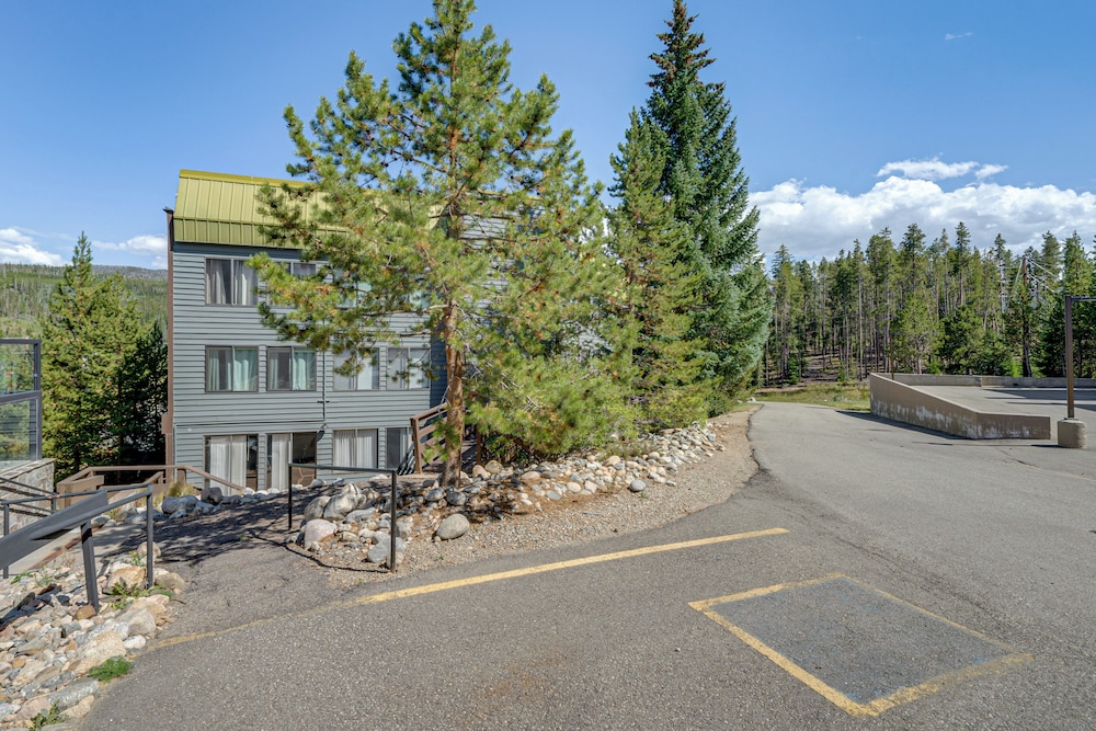 Hotel Ski Retreat w/ Hot Tub Access in Winter Park! - Image 1