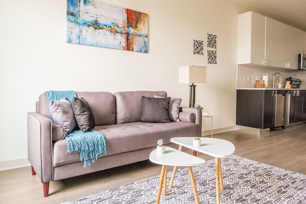 Louisville Vacations - TWO Stunning Nulu CozySuites - Property Image 15