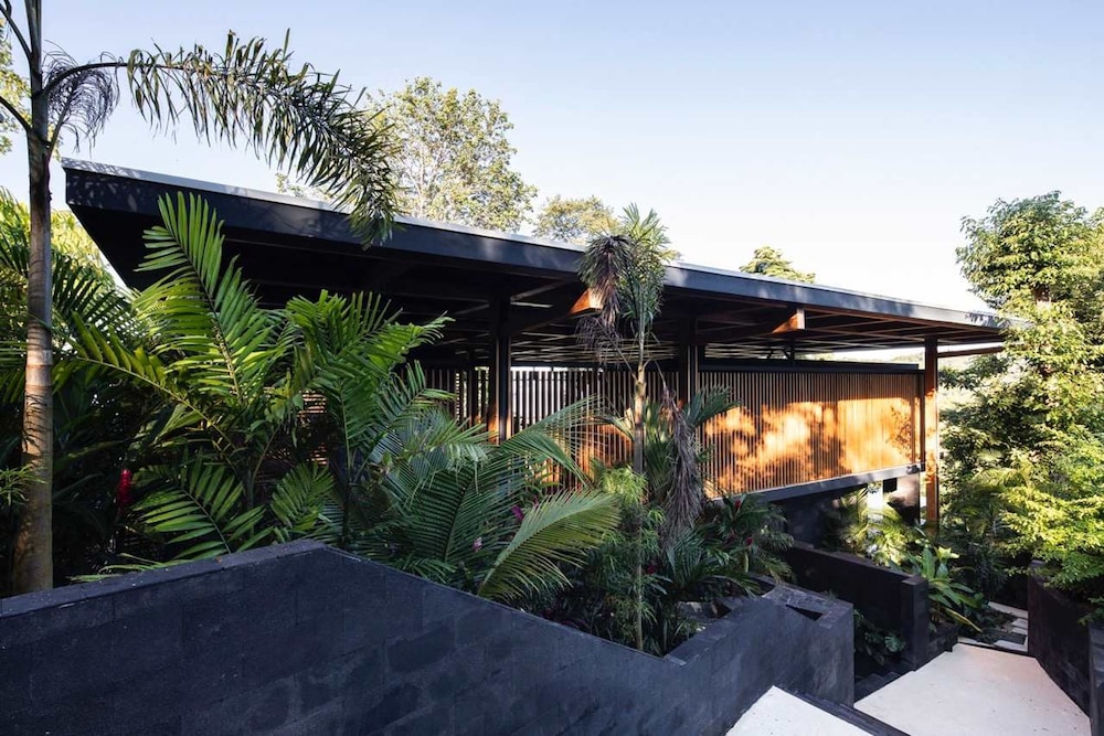 w Spectacular 4BR Villa in Costa Rica