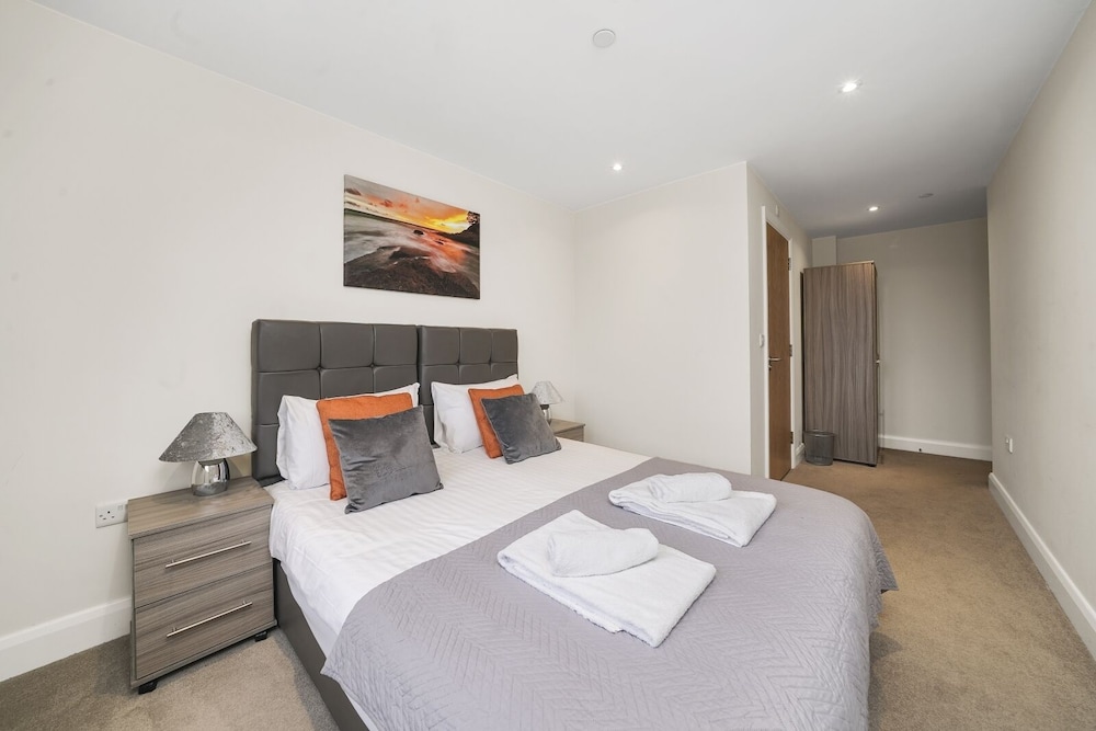 Heathrow Living Serviced Apartments by Ferndale