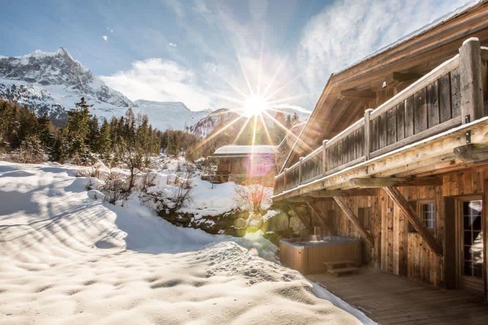 Luxury 3 Bedroom Chalet Jacuzzi Sauna