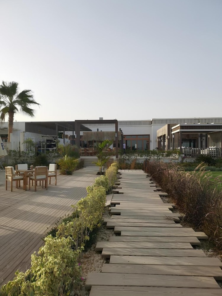 Chill at Salty Life, Pool & Balcony, Azha, Sokhna view 4