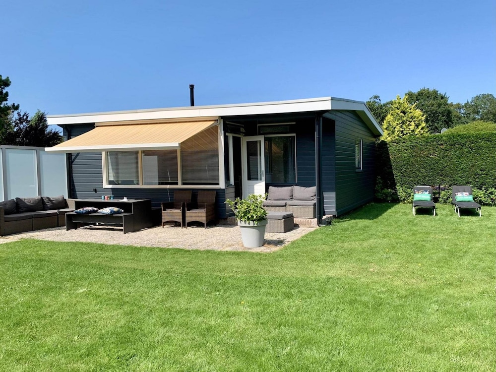 Bungalow Near Beach With Garden