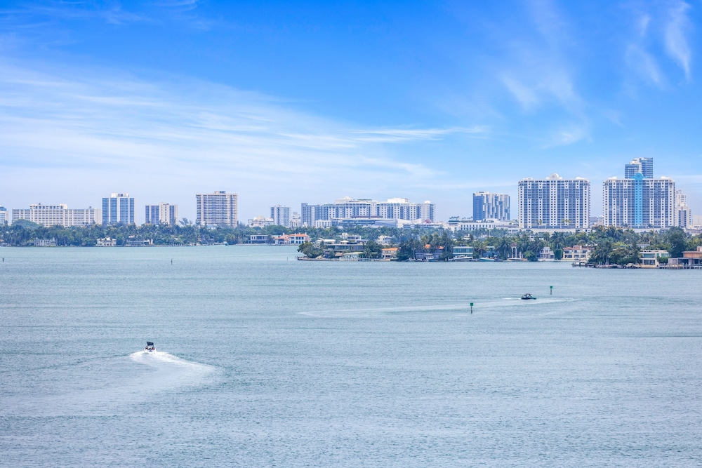 3 Bedroom Condo With Stunning Balcony View