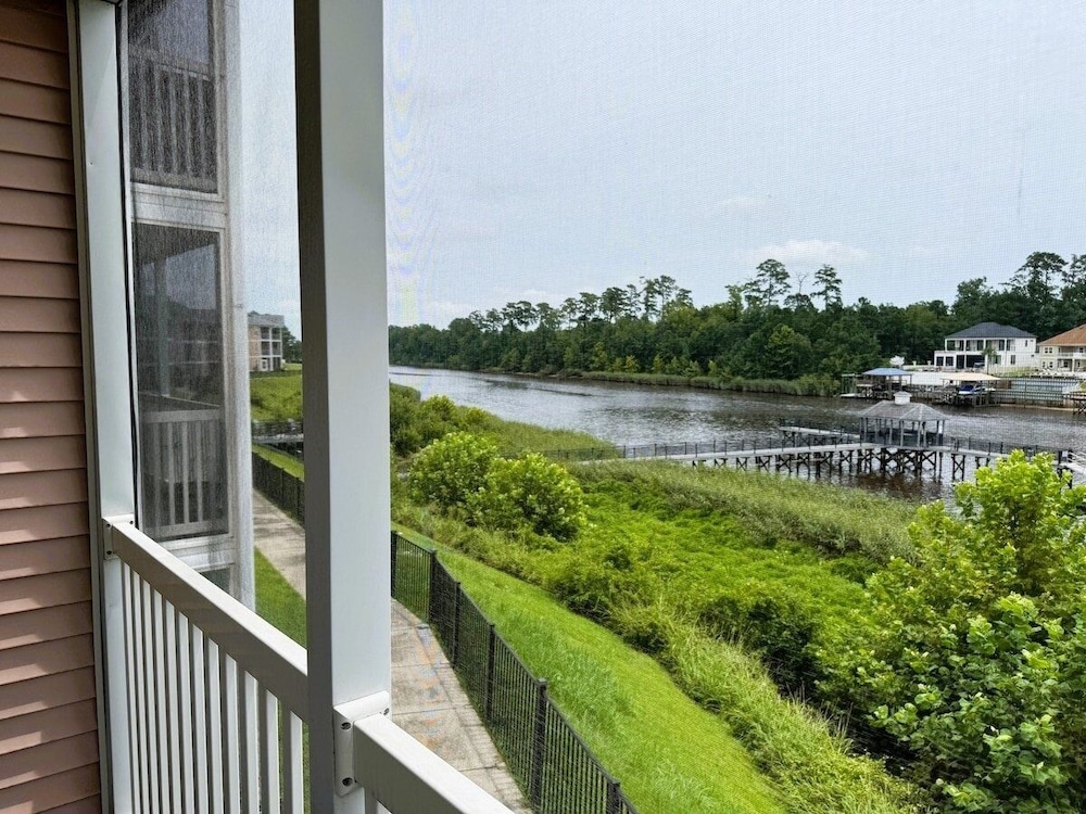 Waterway Village 27f 2 Bedroom Condo