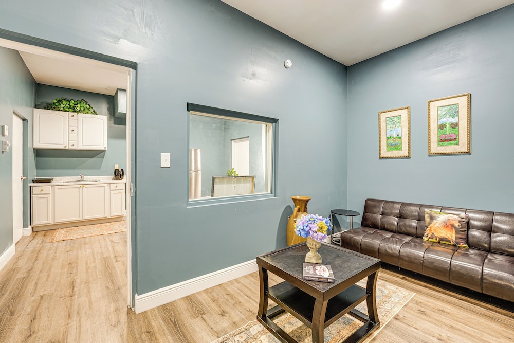 Peaceful Weekend Rendezvous! Odessa Apartment