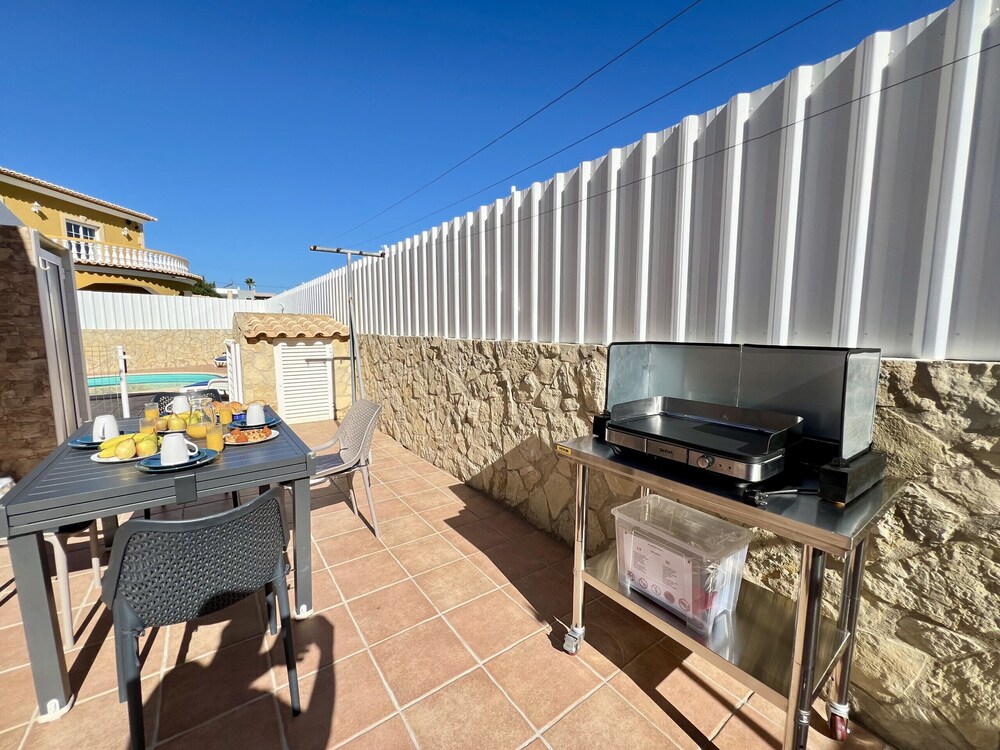 Pêra Stylish Villa With Pool by Homing