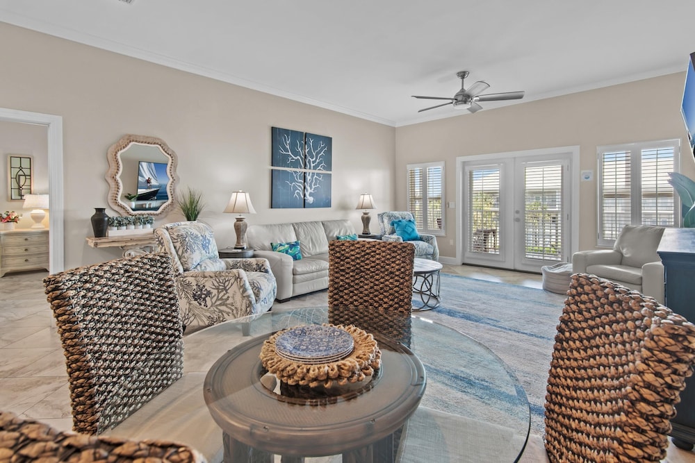 Pavilion Palms 203c