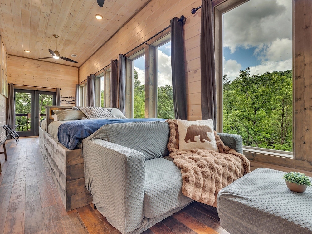 Ebenezer 4 Bedroom Cabin