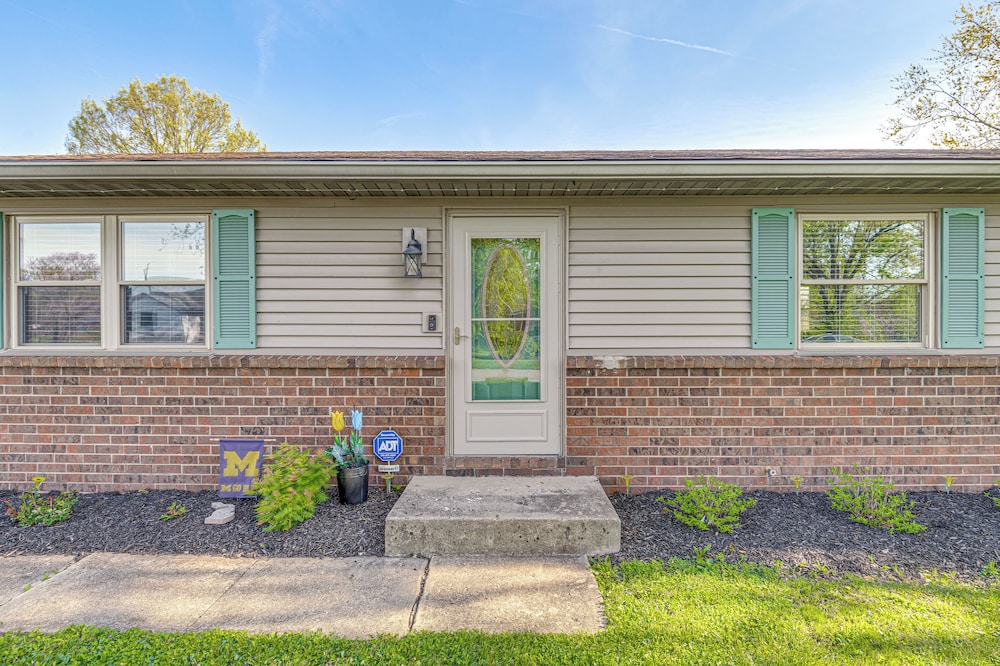 12 Mi to Indianapolis Motor Speedway: Home w/ Deck
