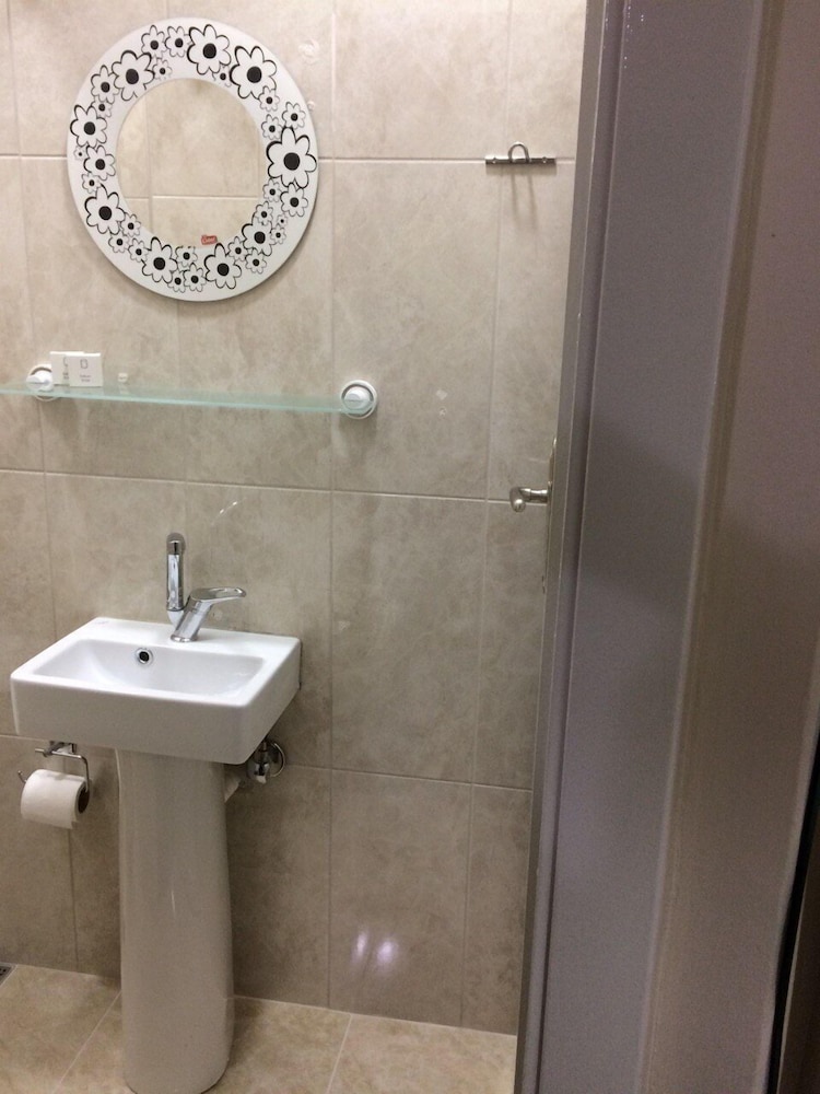 Stone House en Istanbul — bathroom