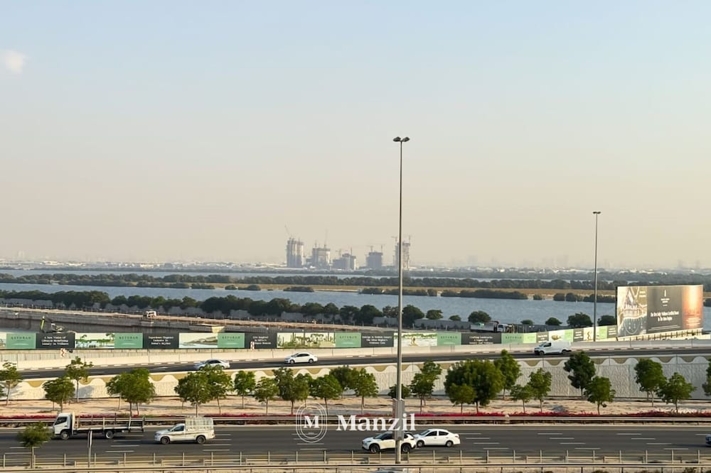 1BR Apt Near Downtown Dubai Pool Skyline Views