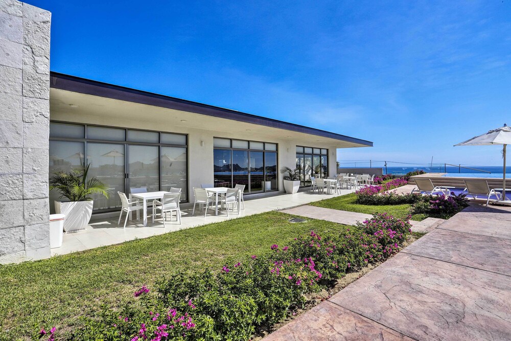 Luxe Cabo Condo w/ Ocean Views + Amenities!