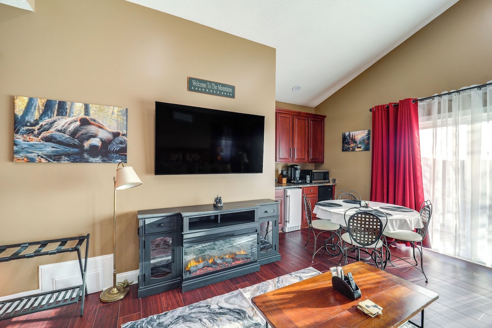 3 Mi Beech Mtn Resort: Cozy Studio w/ Deck & View!