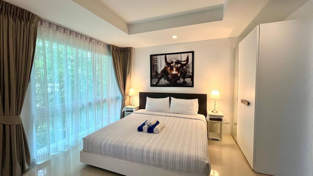 6-58 - 2 Bdr Spacious Penthouse With Shared Pool