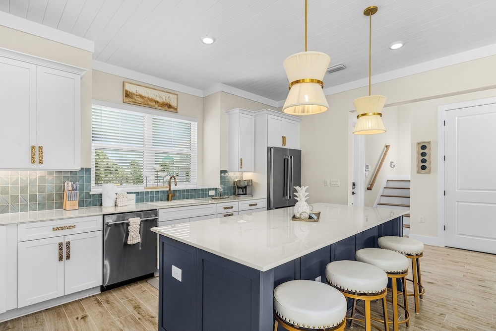 110 Sea Le Vie: 5br/4.5ba Brand New Build W/ Pool! 5 Bedroom Home