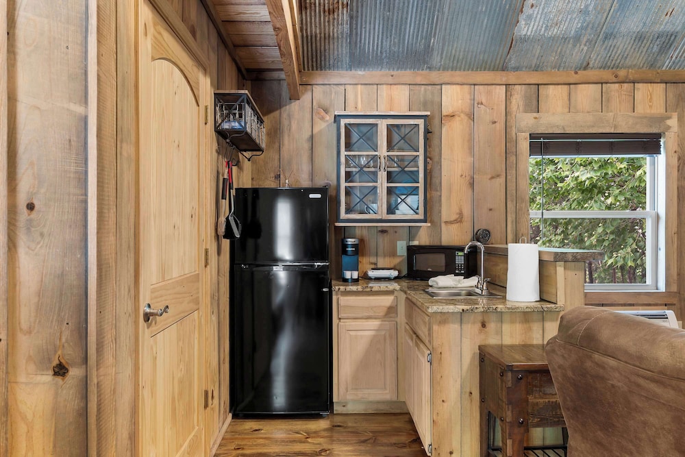 Antlers Point - Cabin for 4